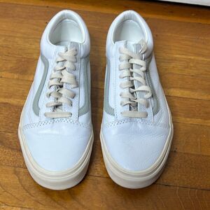 Vans Old Skool sneakers in vintage white with gray pop Size 7.5 Men 9 Women Unis